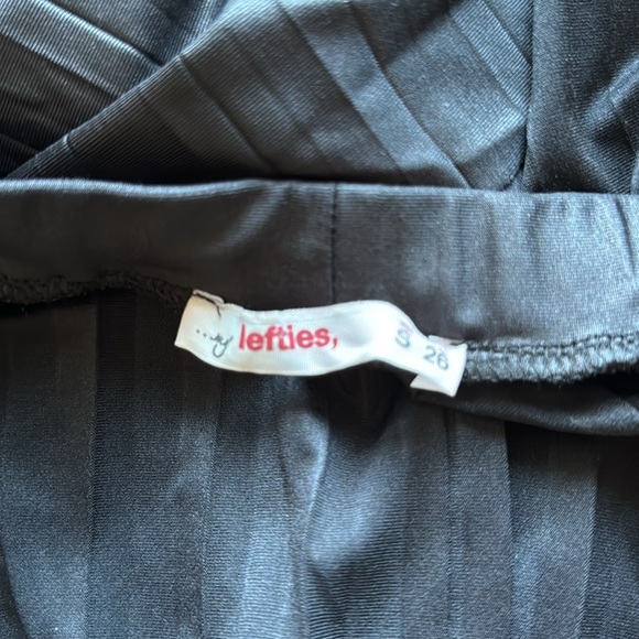 Basic black pleated skirt - Picture 5 of 5